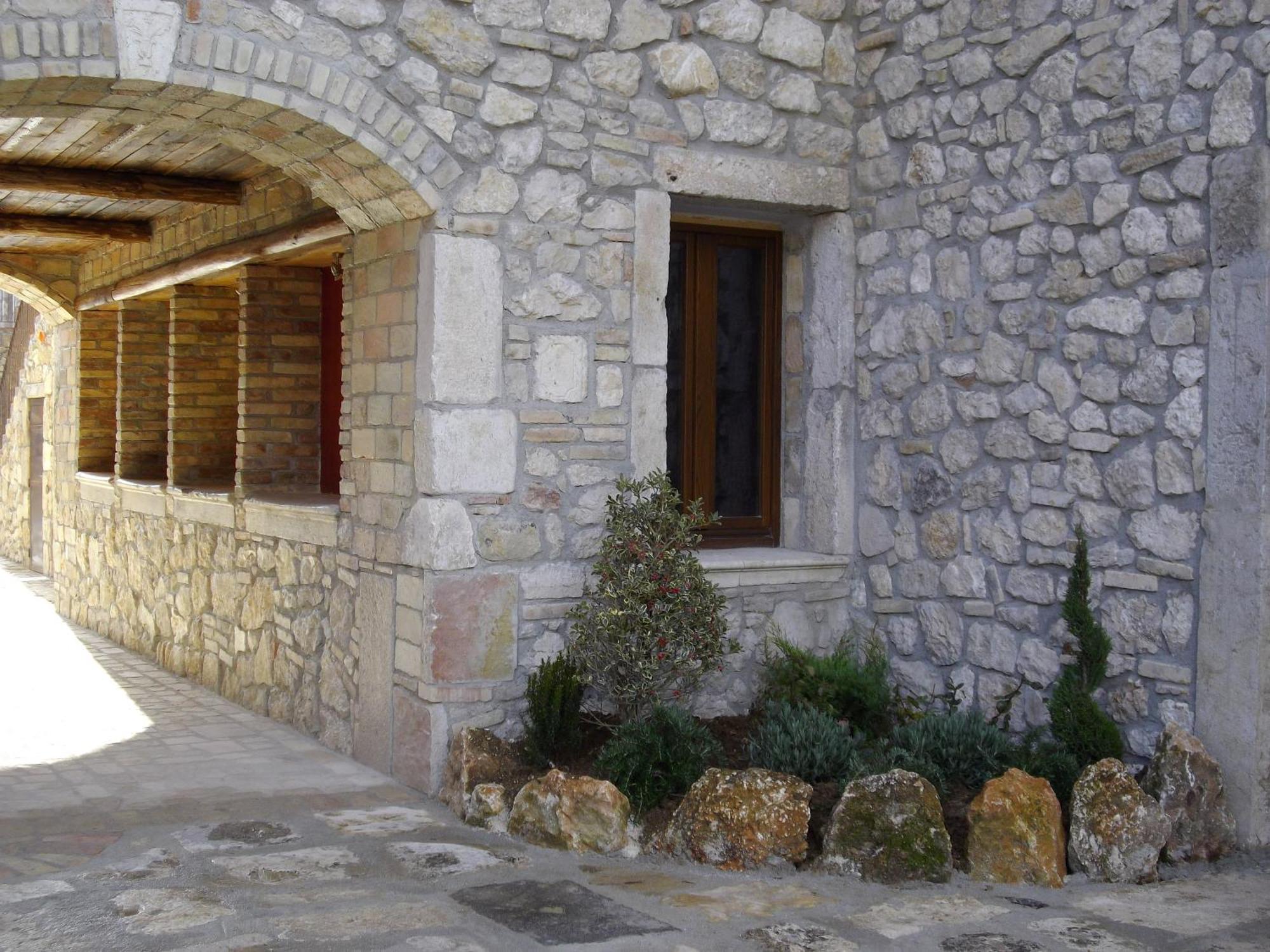 Hotel Il Feudo Dei Pierleoni Celano Bagian luar foto