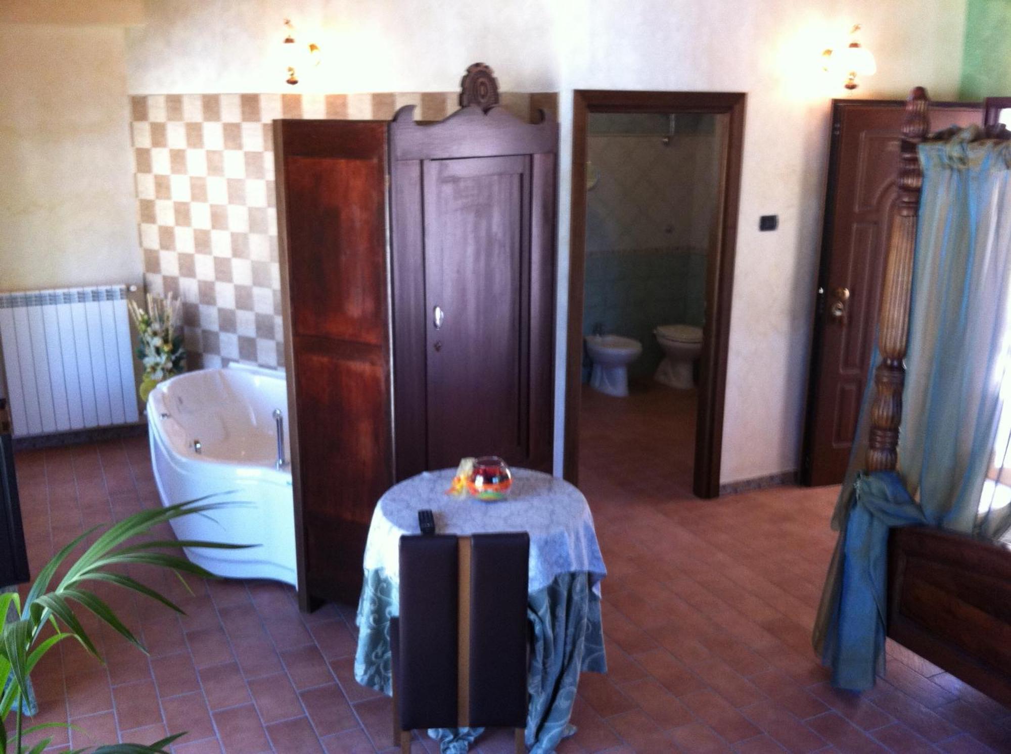 Hotel Il Feudo Dei Pierleoni Celano Ruang foto