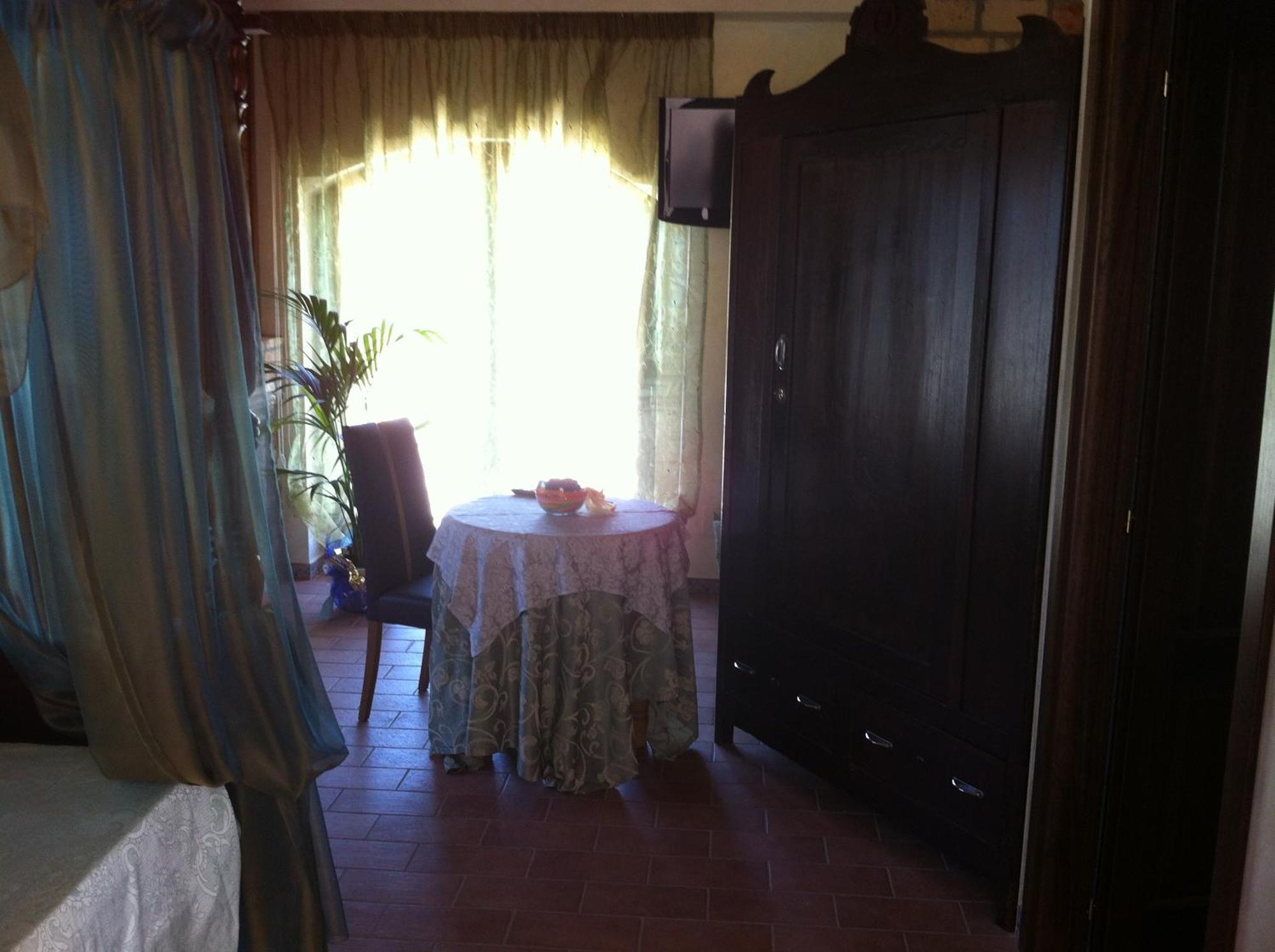 Hotel Il Feudo Dei Pierleoni Celano Ruang foto