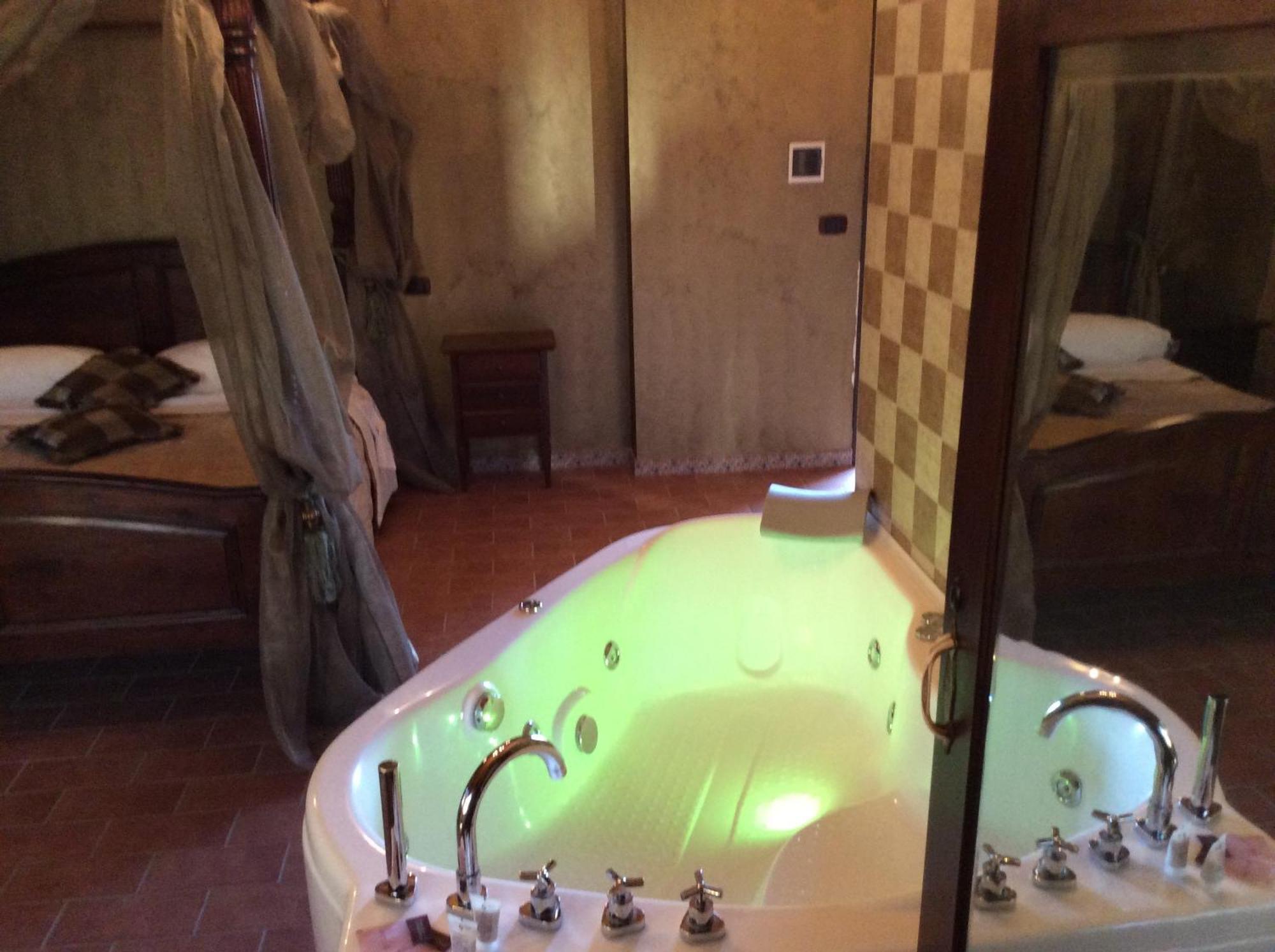Hotel Il Feudo Dei Pierleoni Celano Ruang foto
