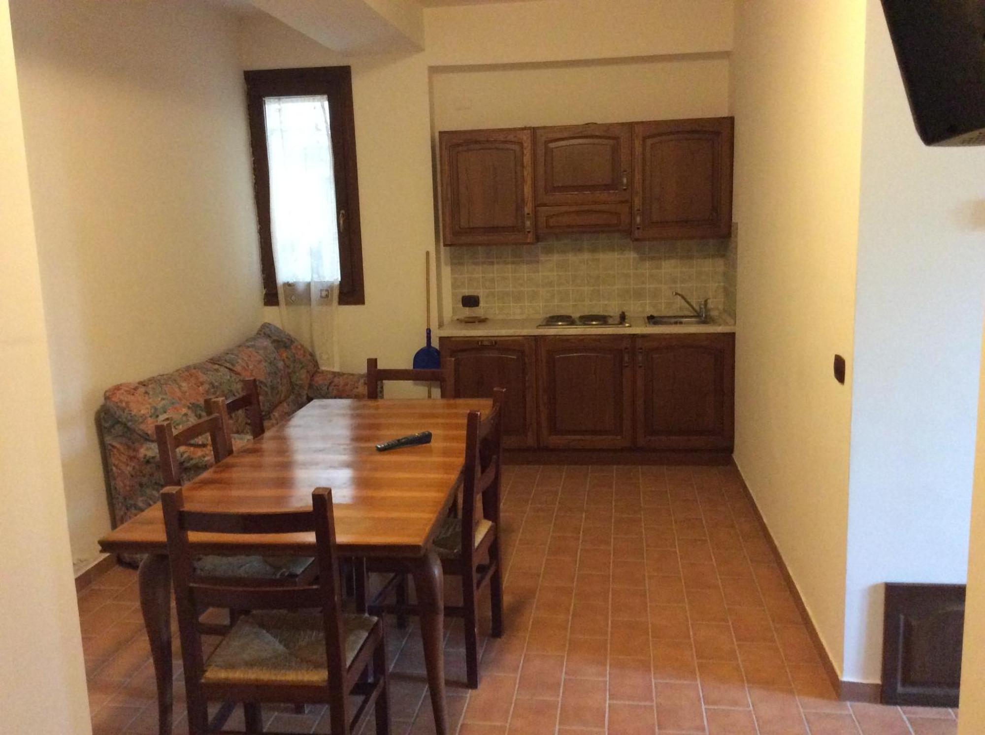 Hotel Il Feudo Dei Pierleoni Celano Ruang foto