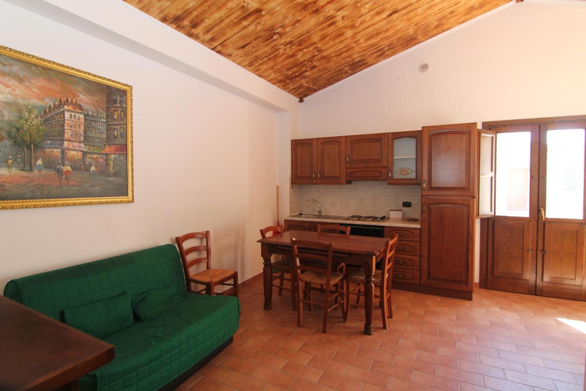 Hotel Il Feudo Dei Pierleoni Celano Bagian luar foto
