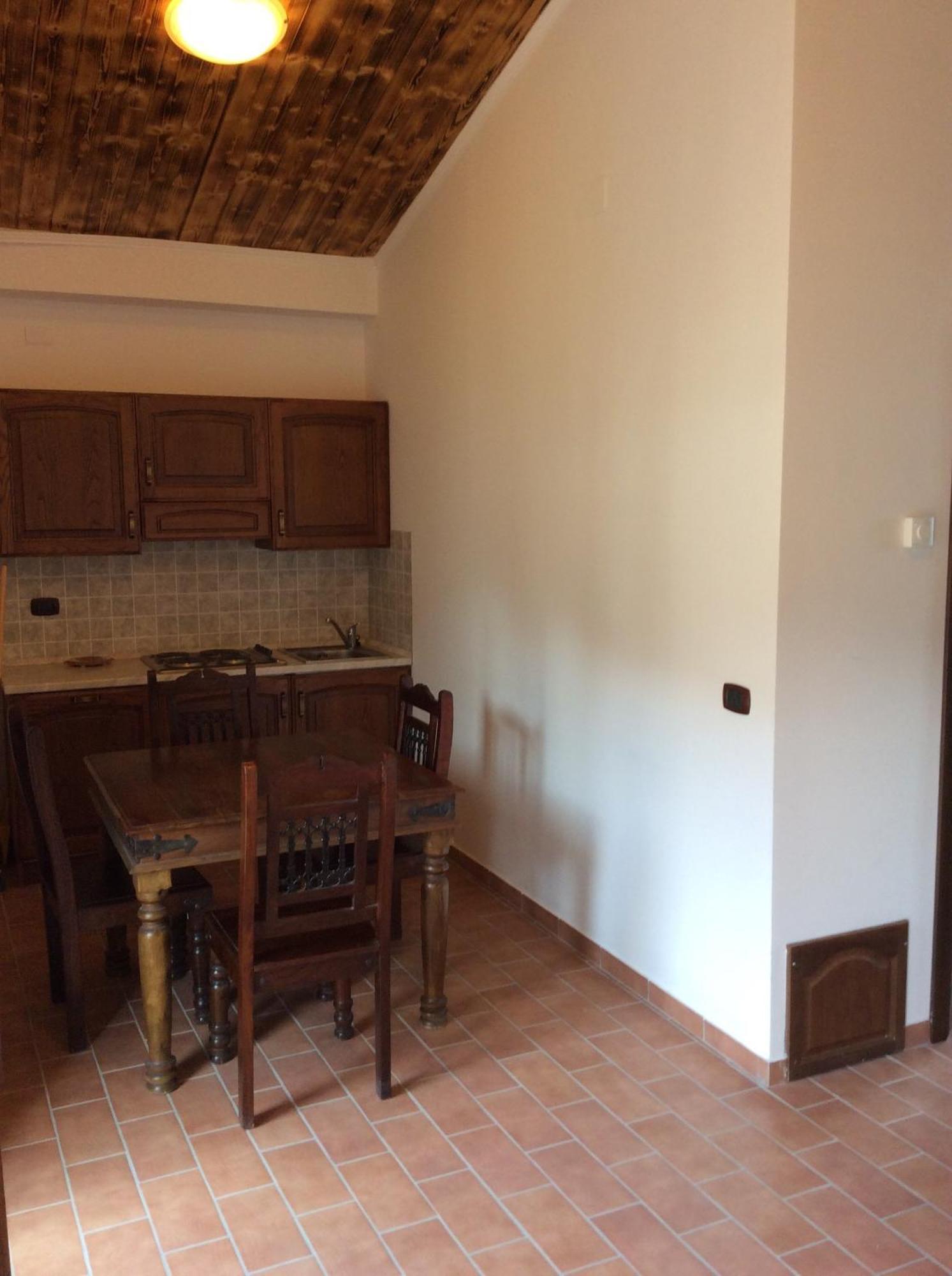 Hotel Il Feudo Dei Pierleoni Celano Ruang foto
