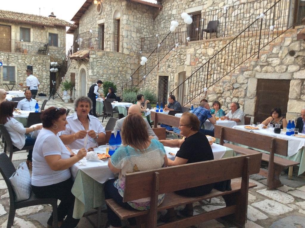 Hotel Il Feudo Dei Pierleoni Celano Bagian luar foto