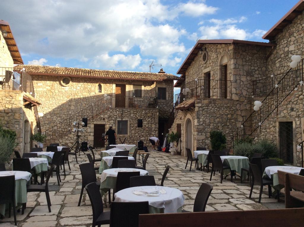 Hotel Il Feudo Dei Pierleoni Celano Bagian luar foto