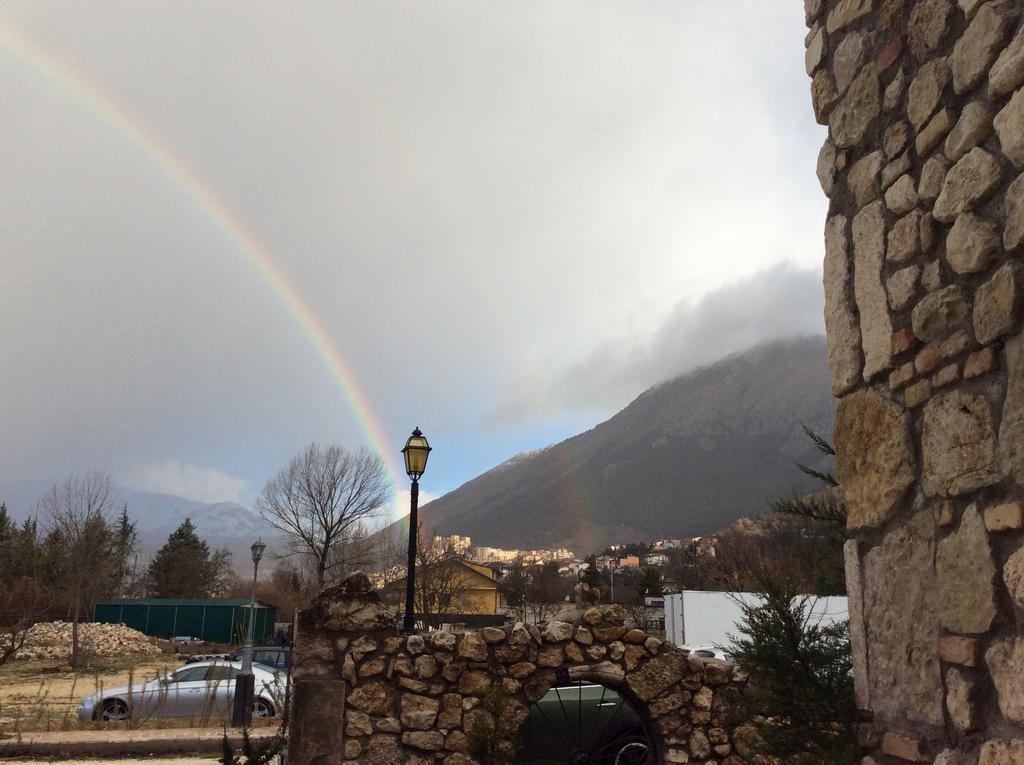 Hotel Il Feudo Dei Pierleoni Celano Bagian luar foto