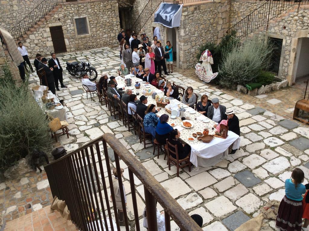 Hotel Il Feudo Dei Pierleoni Celano Bagian luar foto