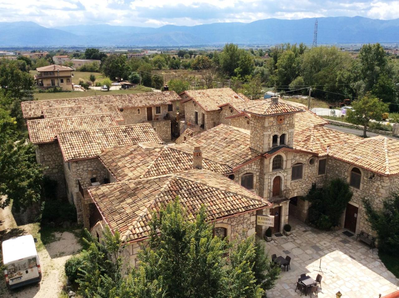 Hotel Il Feudo Dei Pierleoni Celano Bagian luar foto